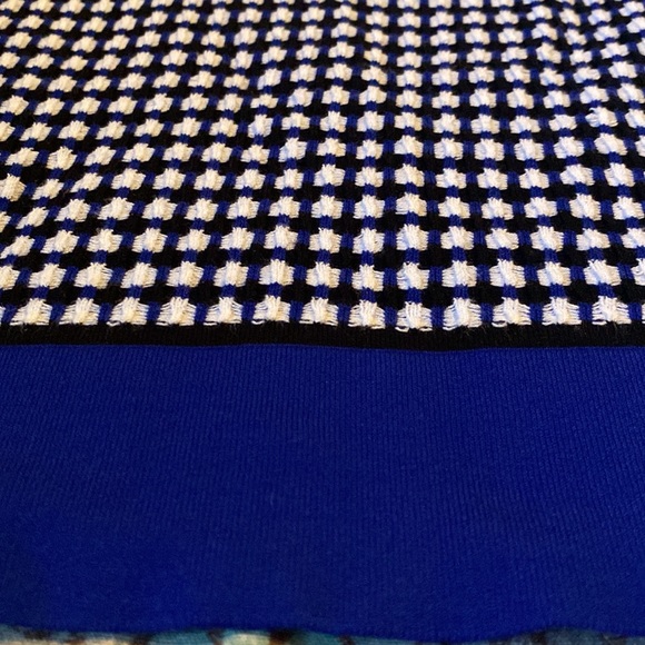 Diane Von Furstenberg Collared Knit Shirt with front top zipper. Size Medium - Picture 10 of 16